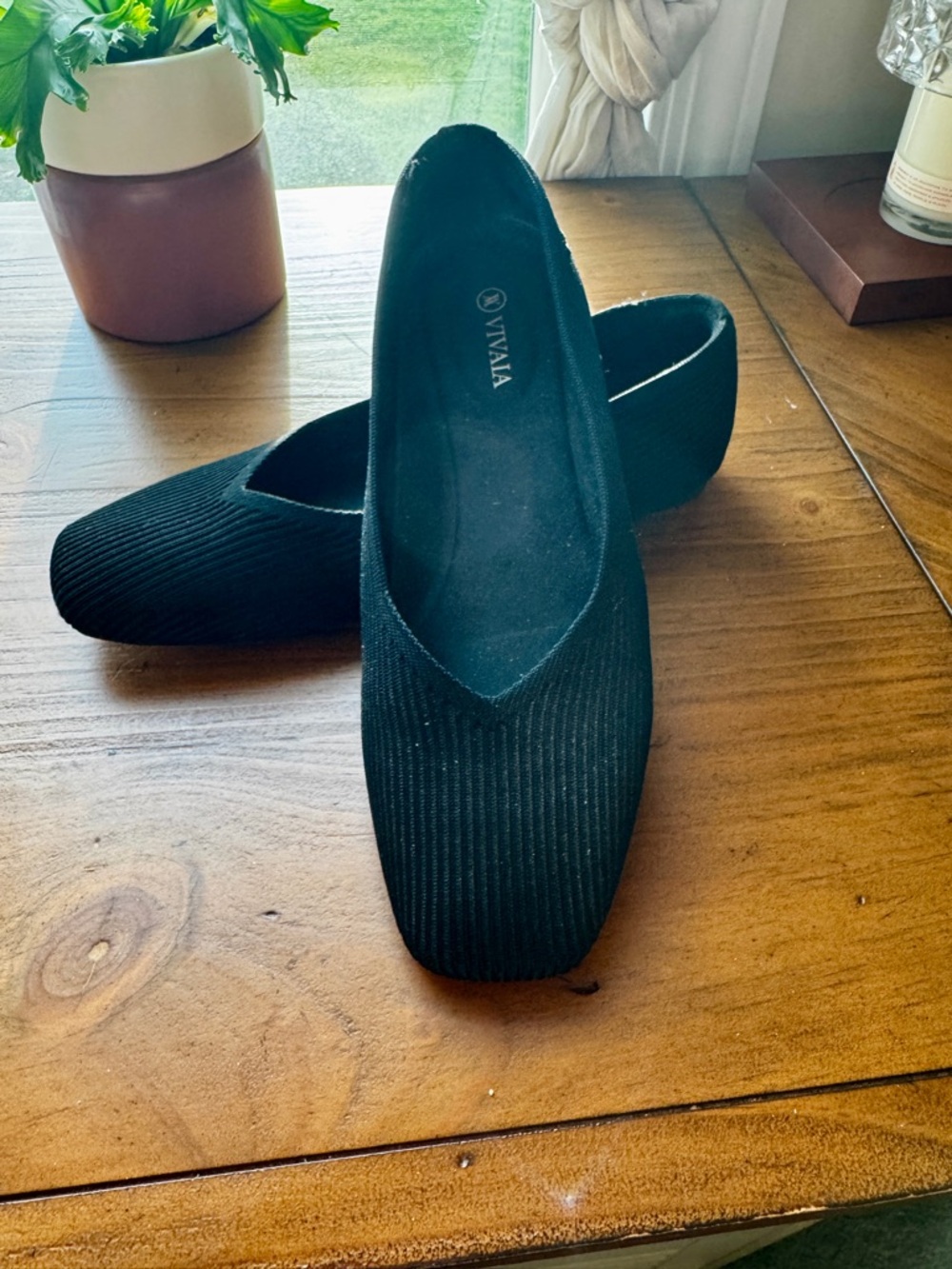 VIVALA Black Margot Ribbed Pointed-Toe Flats